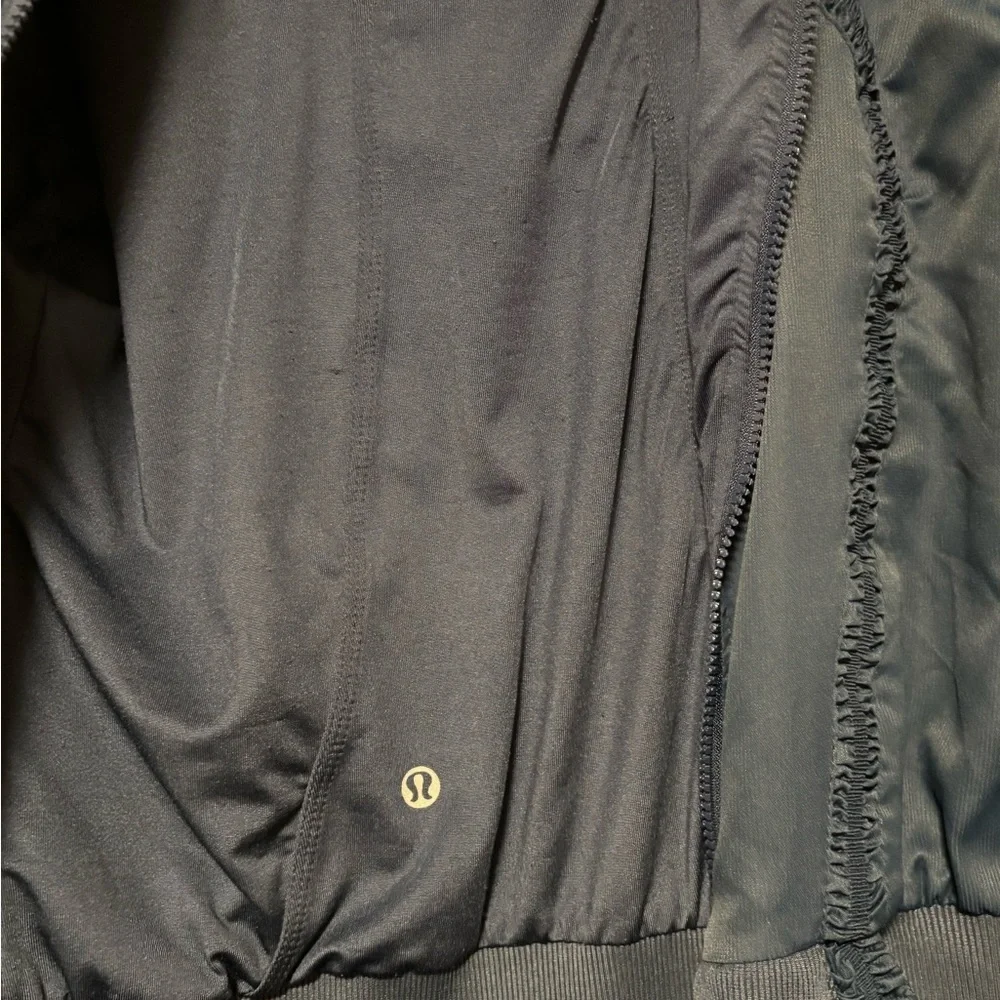 Lulu Lemon Navy reversible Jacket medium - Picture 5 of 8